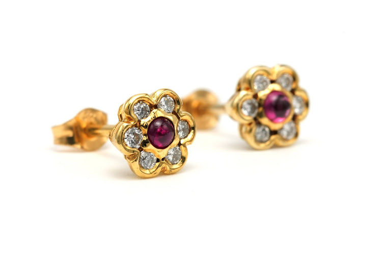 Boucles d'oreilles Boucles d'oreilles années 70 or jaune, serties de rubis et de diamants 58 Facettes 22367