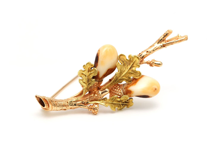 Broche Broche contemporaine en or jaune sertie de dents de chevreuil 58 Facettes 22918