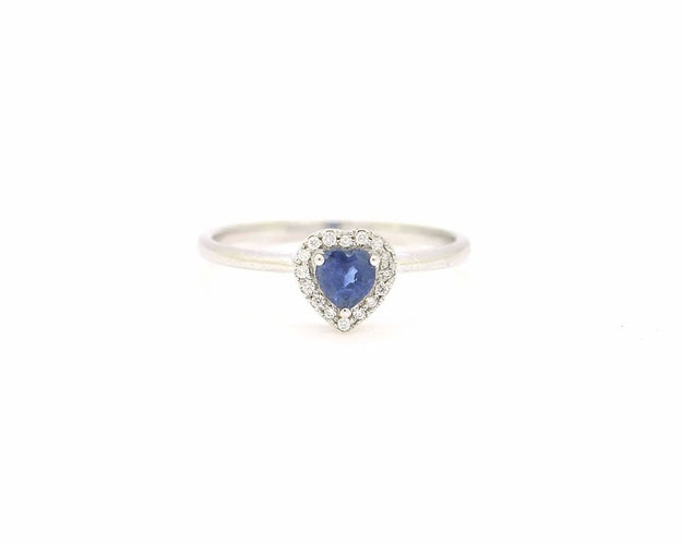 Bague en or blanc avec saphir taille cœur de 0,32 ct et diamants