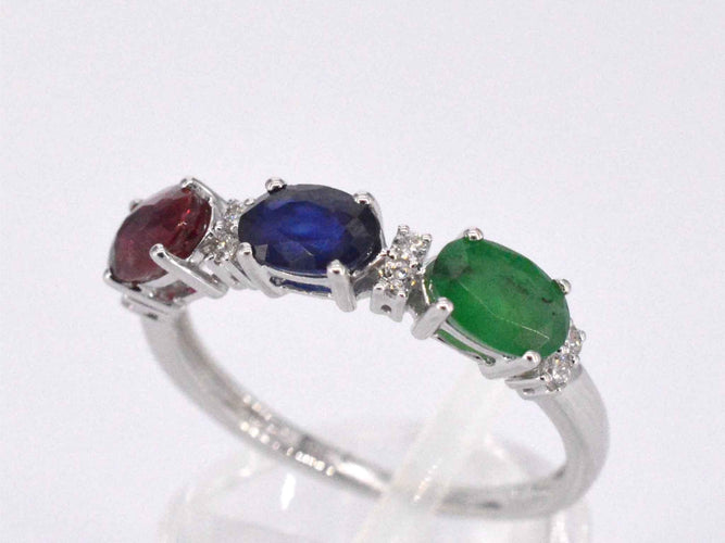 Bague en or blanc avec diamants, saphir, rubis et émeraude