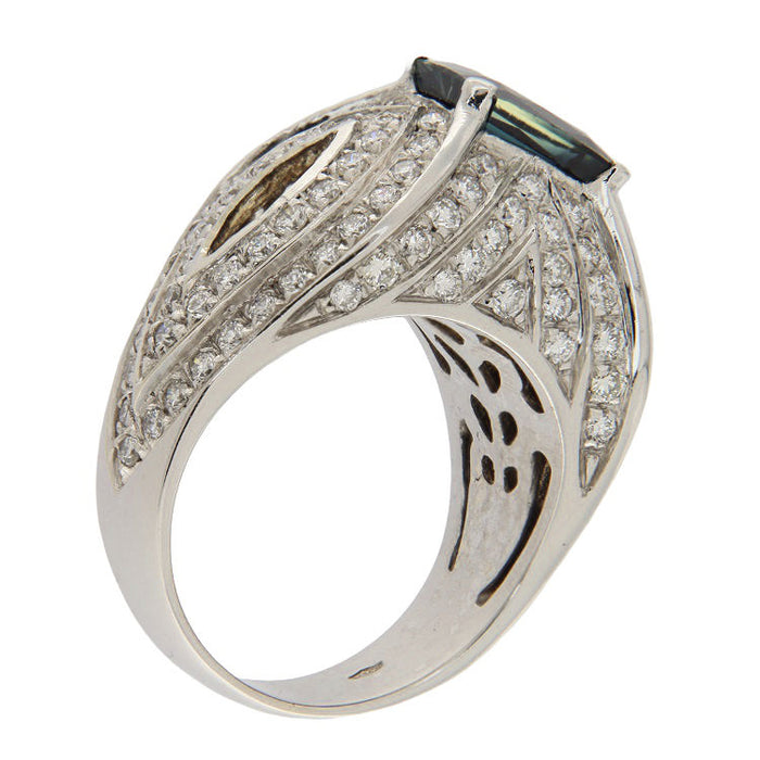 Bague en or blanc avec saphir de 3,21 ct et diamants