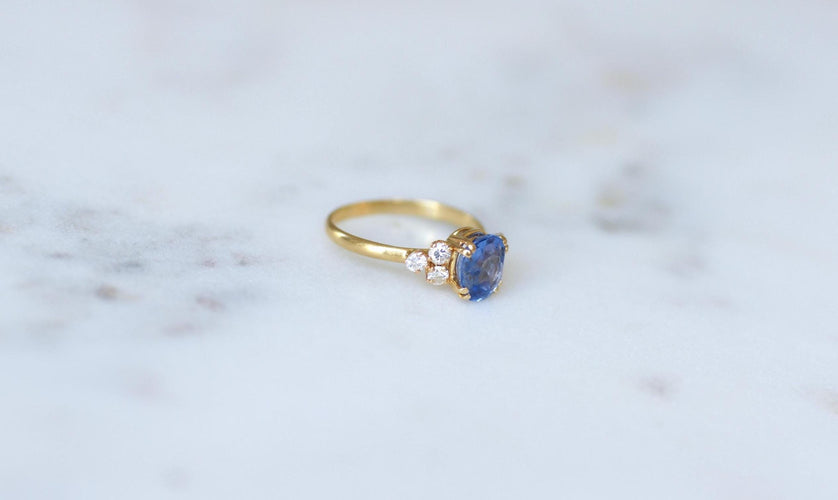 Bague 52 Bague or jaune, saphir Ceylan 1.60 Ct et diamants 58 Facettes