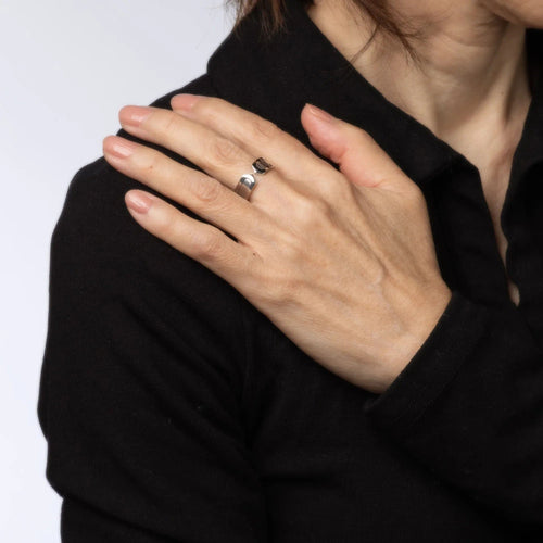 Bague 52 Bague Double C avec logo Cartier, vers 2000, en or blanc 18 carats, taille 6, signée, vintage 58 Facettes G5835