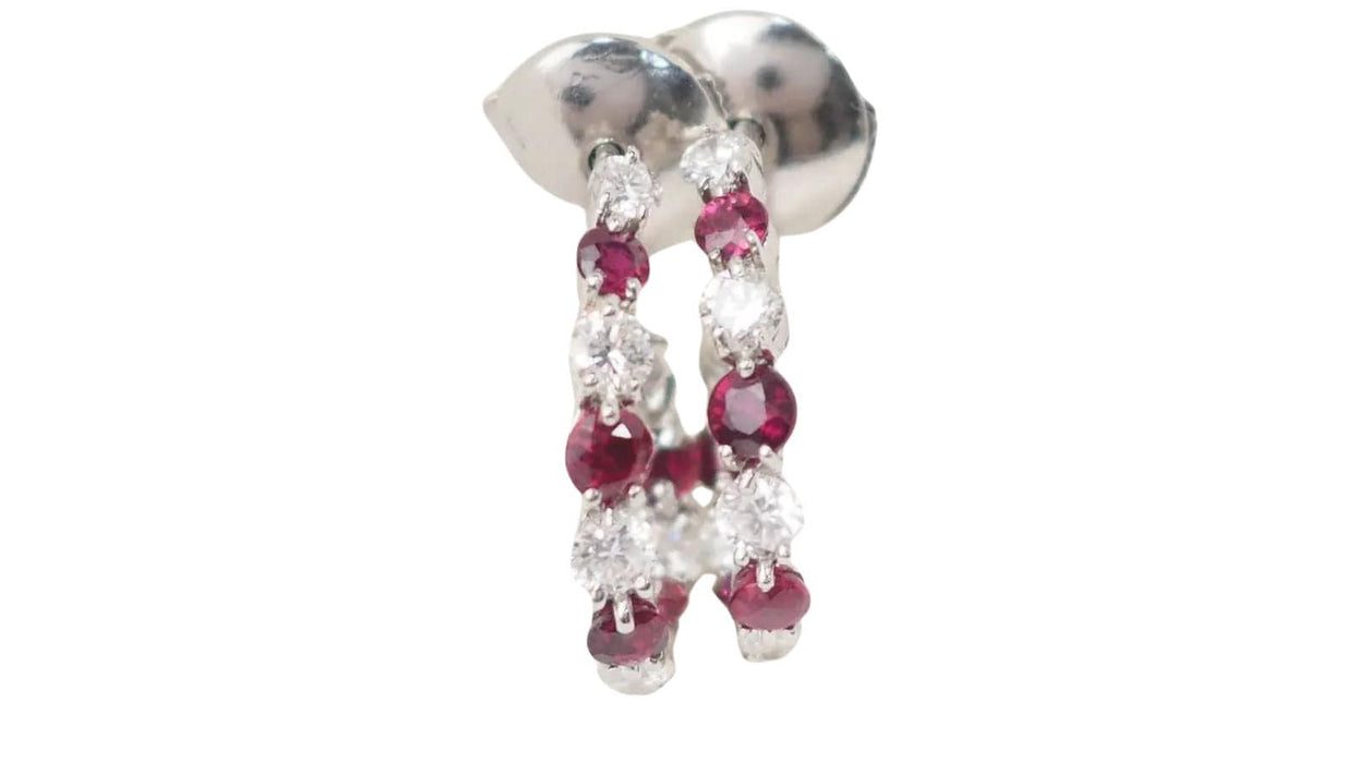 Boucles d'oreilles créoles en or blanc, rubis et diamants