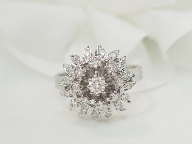 Bague 54 Bague Fleur en or blanc et diamants 58 Facettes 33233