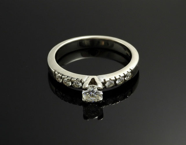 Bague Bague en or blanc et diamants de Biandrate Gioielli 58 Facettes