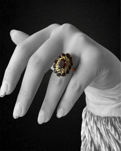 Bague Bague majestueuse en grenat pyrope 58 Facettes