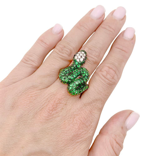 Bague 56 Bague Serpent, or blanc, or noirci, tsavorites et diamants. 58 Facettes 34881