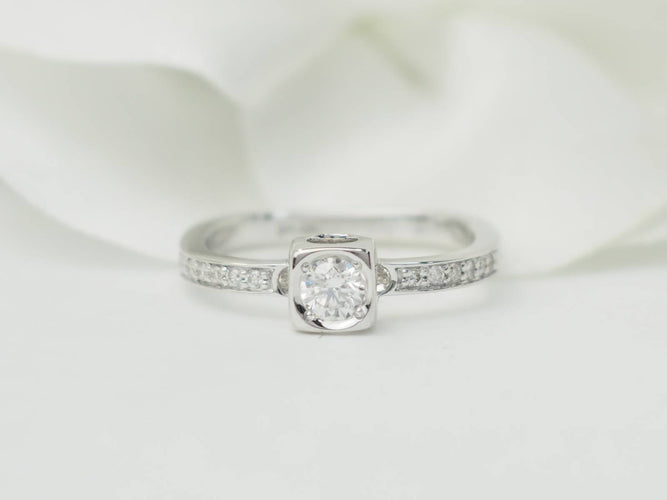 Bague 48 Bague Dinh Van Cube en or blanc et diamants 58 Facettes 33422