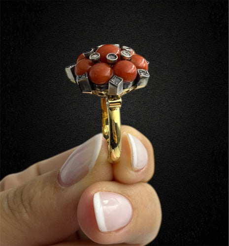 Bague Bague de style baroque, corail et diamants 58 Facettes