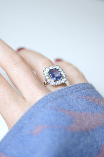 Bague 54.5 Bague Marguerite Art Déco saphir de Ceylan 3,90 cts et diamants 58 Facettes