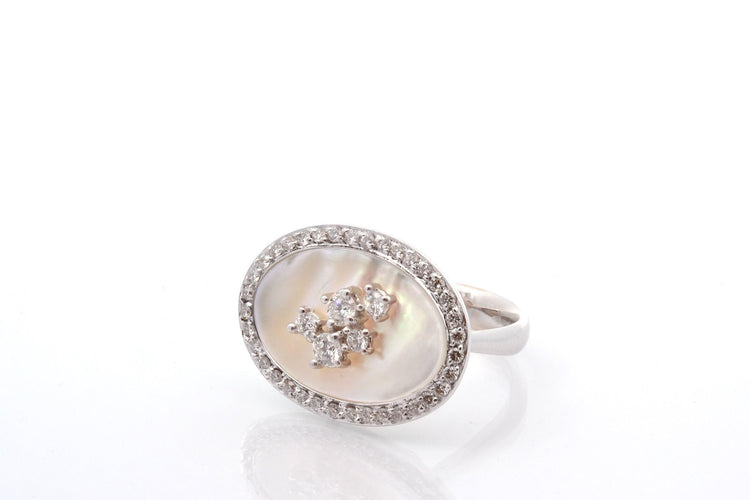 Bague 53 Bague diamants or blanc et nacre 58 Facettes 27517