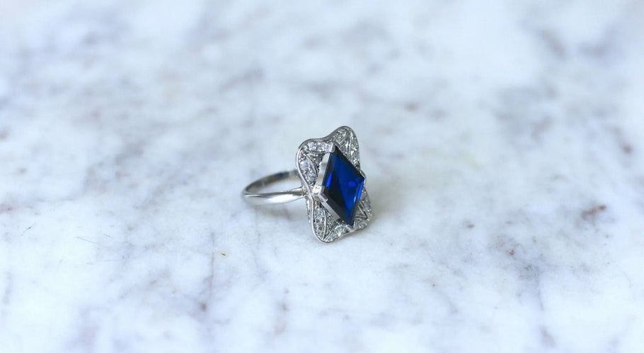 Bague Bague Art Déco Losange Saphir synthétique et diamants 58 Facettes