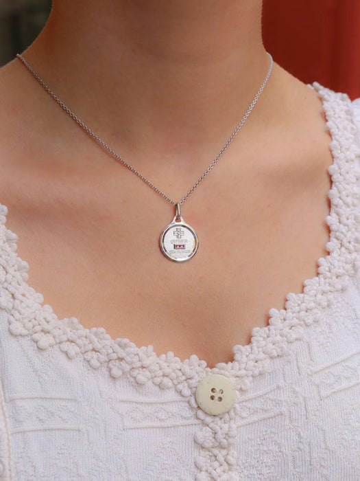 Pendentif AUGIS - Médaille amour ronde or blanc diamant rubis 58 Facettes J630