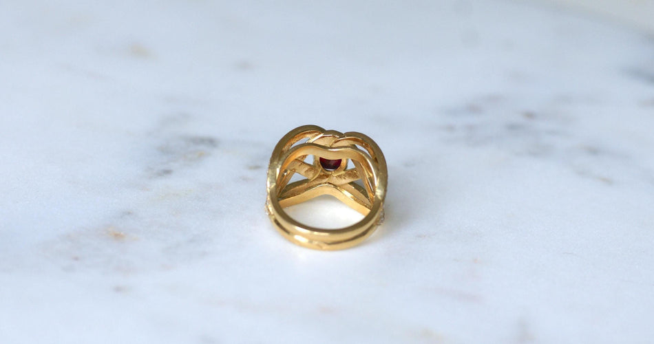 Bague 52.5 Bague Volutes or jaune, rubis et diamants 58 Facettes