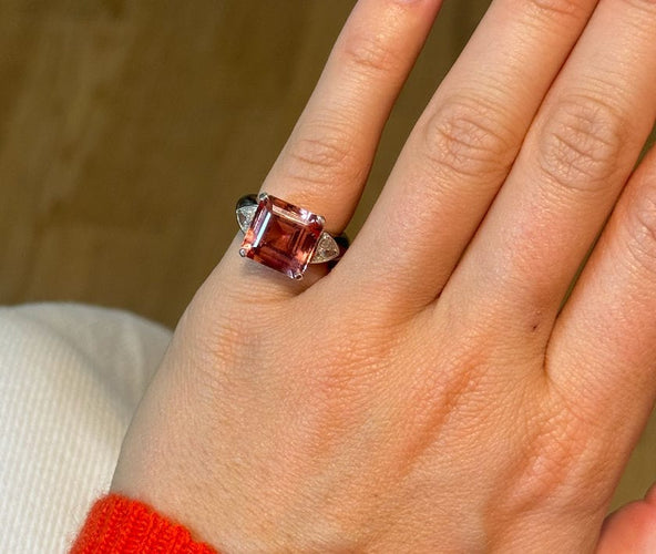 Bague 44 Bague or blanc, tourmaline et diamants 58 Facettes