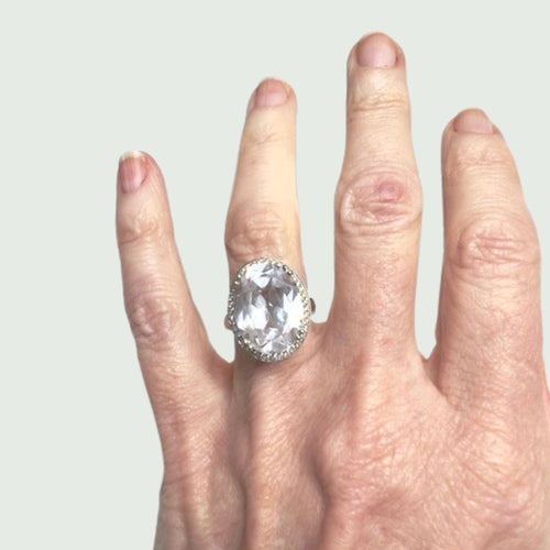 Bague 48 BAGUE DE DESIGN CONTEMPORAIN DU XXE SIÈCLE en OR 18 carats et PLATINE 58 Facettes Q855A