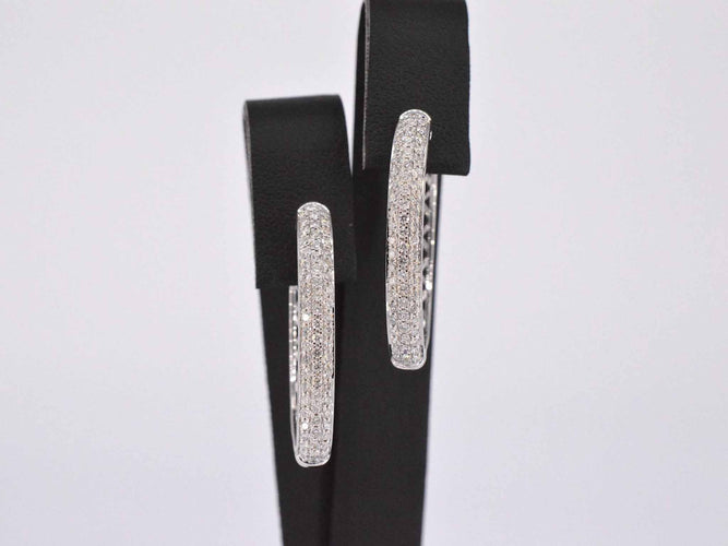 Boucles d'oreilles Boucles d'oreilles créoles en or blanc avec diamants 58 Facettes 2052