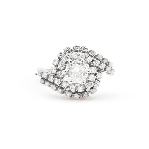 Bague Bague en or blanc avec un diamant central de 0,40 ct et des diamants d'accompagnement 58 Facettes 17321