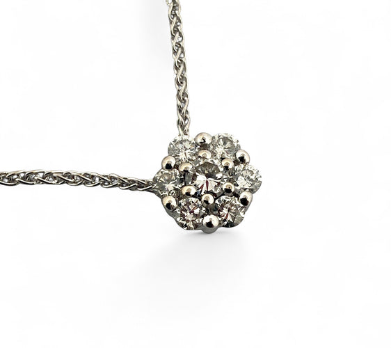 Collier Collier en or blanc 18 carats avec pendentif marguerite en diamants 58 Facettes
