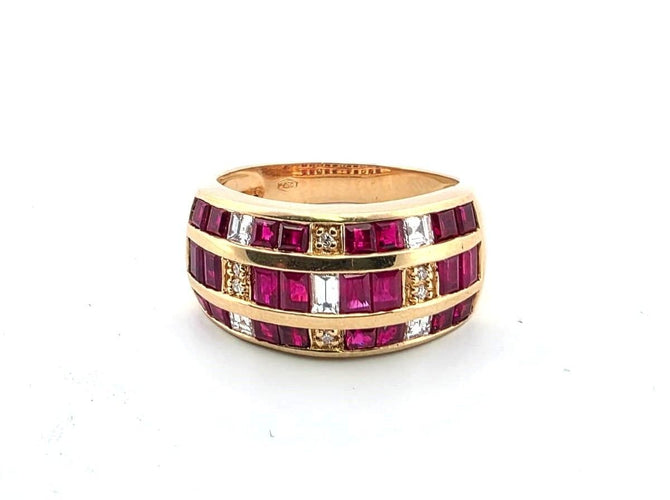 Bague en or jaune massif 18 carats avec rubis et diamants