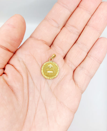 Pendentif Augis - Pendentif médaille d'amour \"+ qu'hier - que demain\" en or 18k 58 Facettes A06443