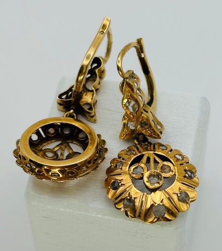 Boucles d'oreilles Boucles d'oreilles de style Art Déco en or 750 avec saphirs incolores 58 Facettes 50176