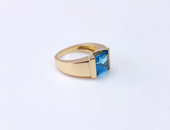 Bague or jaune topaze bleue
