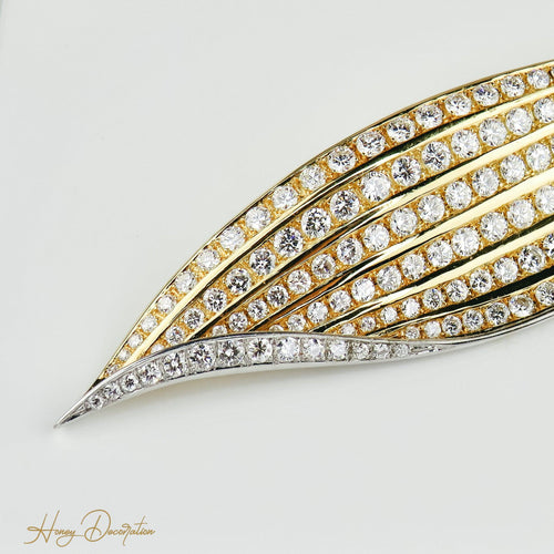 Pendentif Broche/pendentif élégant en or en forme de feuille avec diamants 58 Facettes 1702