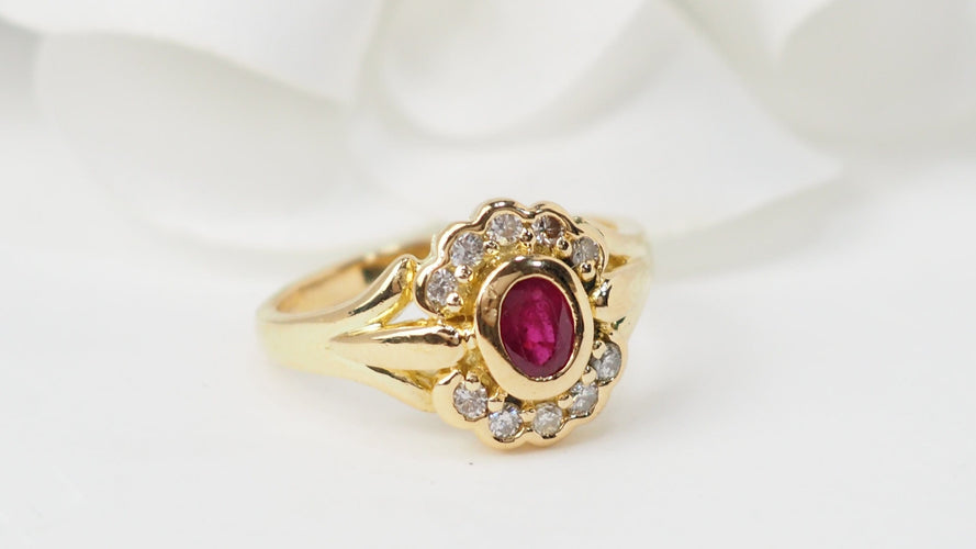 Bague 53 Bague marguerite en or jaune, rubis et diamants 58 Facettes 32917