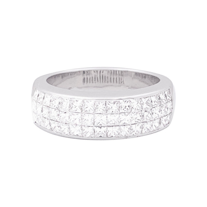 Bague pavage or blanc, diamants princesse.