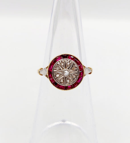 Bague 50 Bague cible Art déco en or 18k, diamant taille rose et rubis calibrés 58 Facettes A06428