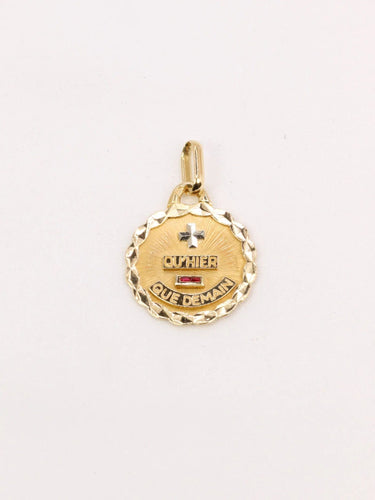Pendentif AUGIS - Médaille amour ronde Plus qu'hier moins que demain or jaune rubis 58 Facettes J494