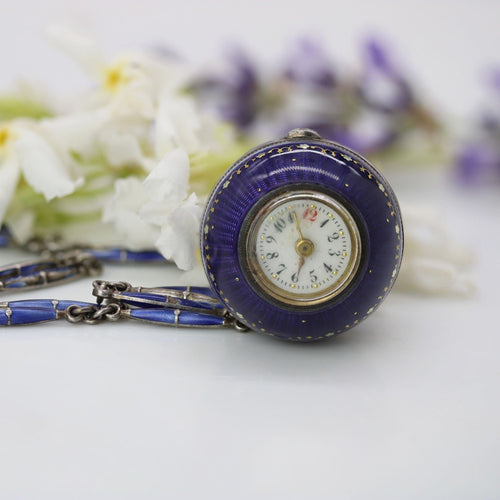 Montre Pendentif montre dite Boule de Genève et sa chaine argent émaillée 58 Facettes 19-454