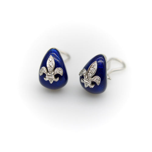 Boucles d'oreilles Boucles d'oreilles en or blanc 18 carats, émail Hidalgo, fleur de lys et diamants 58 Facettes