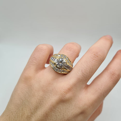 Bague or jaune, diamants ronds et diamants baguettes