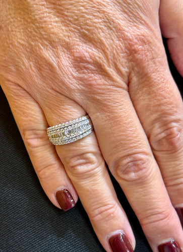 Bague 54 Bague bandeau en or blanc 18 carats et diamants 58 Facettes