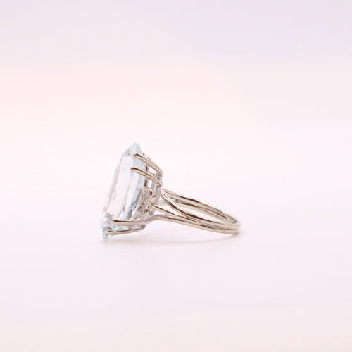 Bague 56 Bague Marquise Aigue-Marine et diamants sur or blanc 58 Facettes