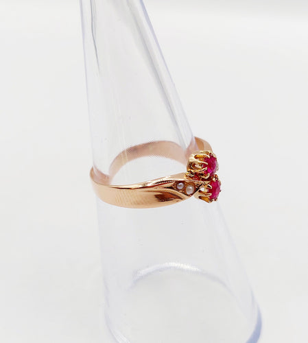 Bague 51.5 Bague antique or rose, rubis synthétiques et perles 58 Facettes A05426