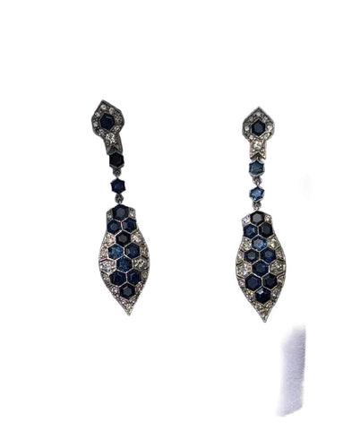 Boucles d'oreilles Boucles d'oreilles style Art Déco en platine avec diamants et saphirs. 58 Facettes