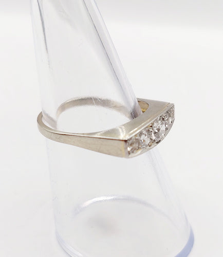 Bague jarretière Art déco en or blanc 18k et diamants taille ancienne 0,60 ct 58 Facettes A06451