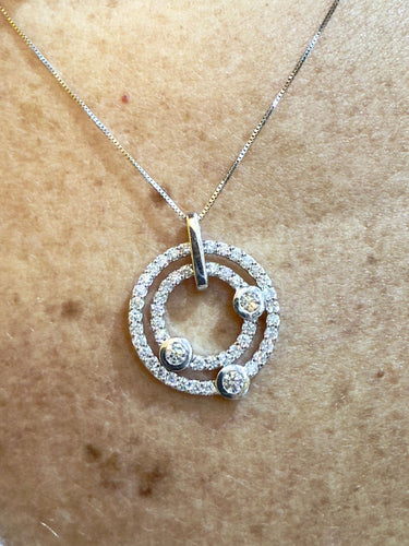 Collier Collier en or blanc 18 carats et diamants 58 Facettes