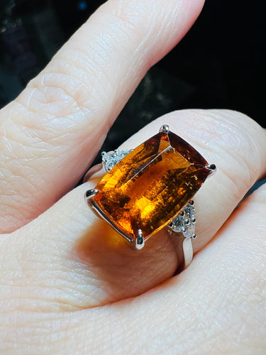 Bague Or, Grenat Spéssartite de 6.40 ct,  6 Diamants