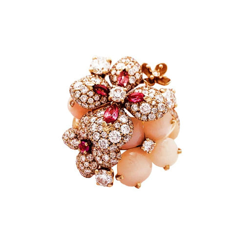 Bague 57 Bague Chaumet, « Hortensia Aube rosée », or rose, diamants, saphir rose et opales roses. 58 Facettes 35207