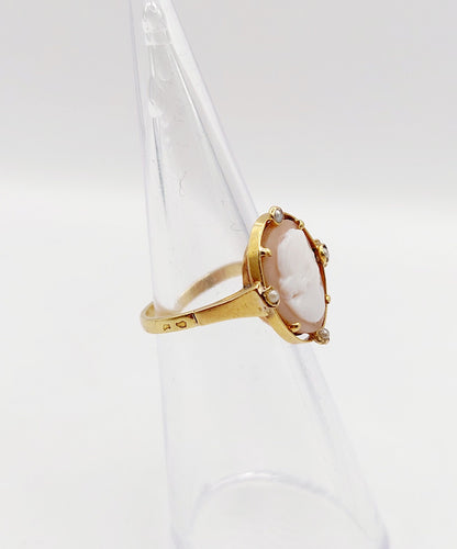 Bague 48 Bague antique or jaune 18k camée sur coquille et de petites perles 58 Facettes A03122