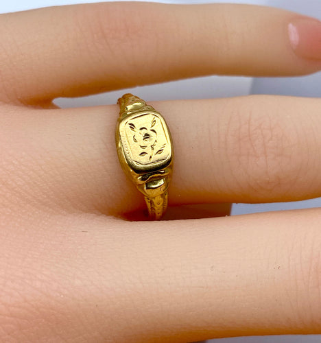 Chevalière en or jaune 18 carats vers 1900