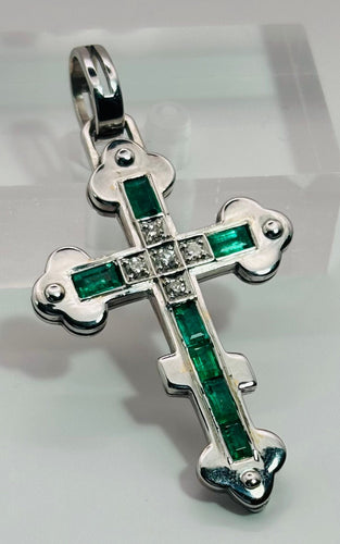 Pendentif Pendentif croix en or avec émeraudes et diamants 58 Facettes 50240
