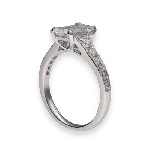 Bague 52 Solitaire en or gris 18 Cts - Diamant taille emeraude 1,51 ct F-VVS2 certifie HRD - Taille 52 58 Facettes FB09091-FB09120