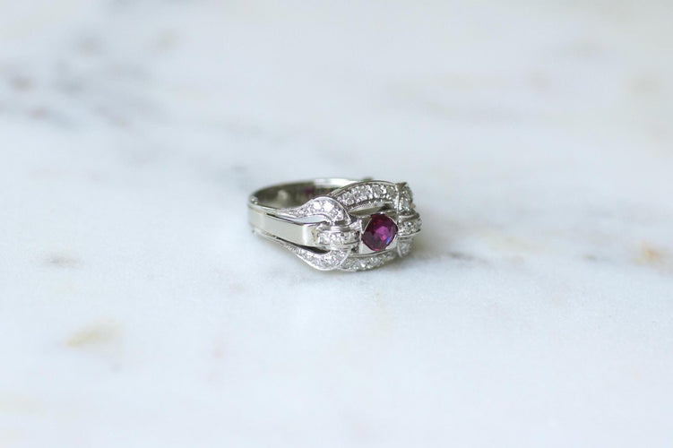 Bague Art Déco en Platine, Rubis et Diamants 58 Facettes