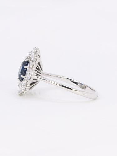 Bague 54 Bague marguerite or blanc, saphir ovale et diamants 58 Facettes 1034.12